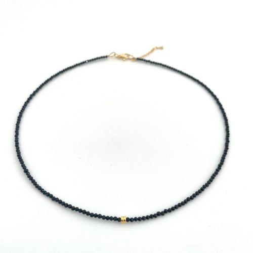 Natūralaus špinelio vėrinys